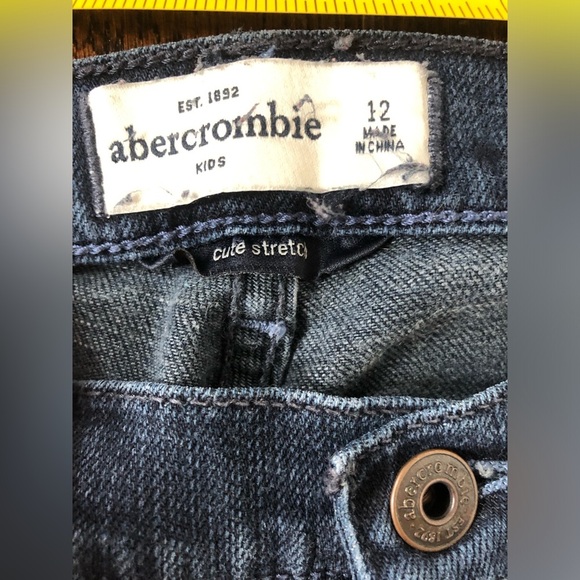 abercrombie kids Girls 12 Cute Stretch Maddy Fit Dark Wash Vintage Jeans - VGUC! - Picture 5 of 12